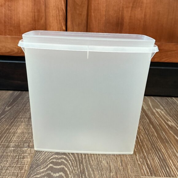 Tupperware Cereal Keeper - Picture 8 of 14